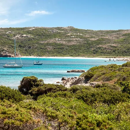 Leone Flat Iv 15' Palau & Private Garden