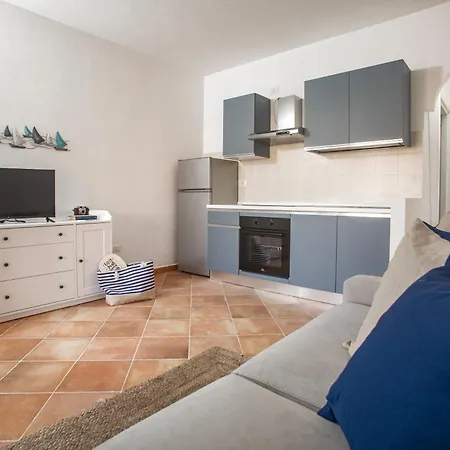 Leone Flat Iv 15' Palau & Private Garden *