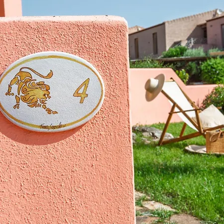 Leone Flat Iv 15' Palau & Private Garden