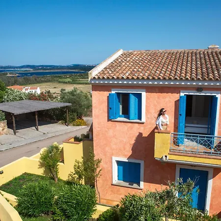 Leone Flat Iv 15' Palau & Private Garden *