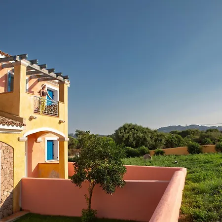 Leone Flat Iv 15' Palau & Private Garden